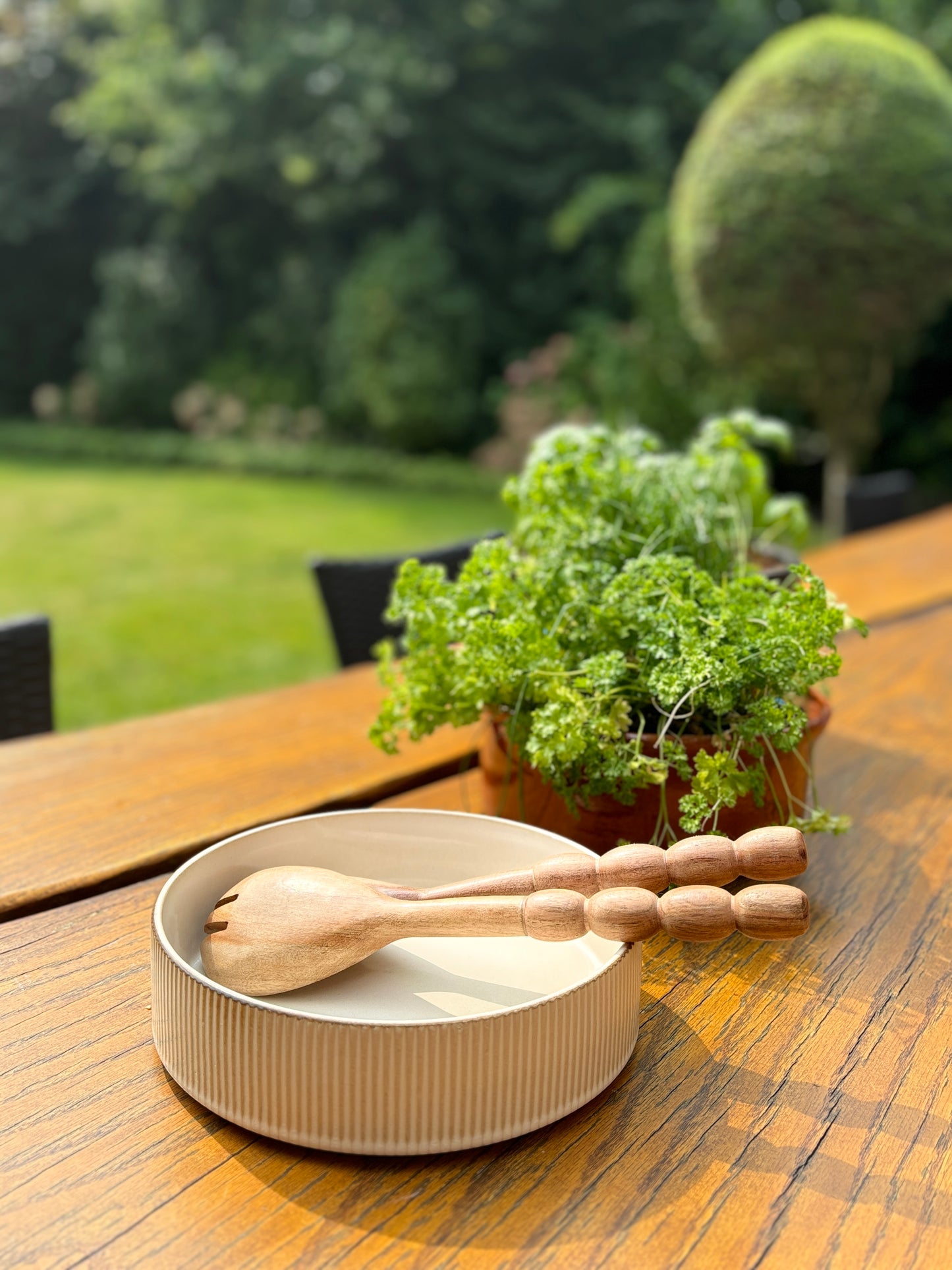 Serveerschaal beige met geribbelde zijkant