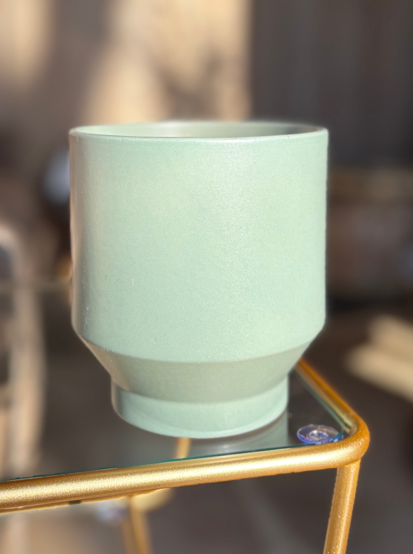 Macramé plantenhanger beige met olijfgroene plantenpot (keramiek)